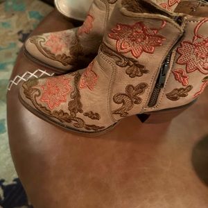 Corral boots size 8